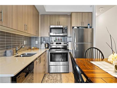 508-550 North Service Road, Grimsby, ON - Indoor Photo Showing Kitchen With Double Sink