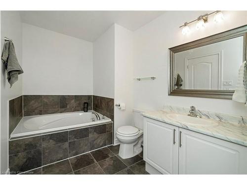 119-1035 Victoria Road S, Guelph, ON - Indoor Photo Showing Bathroom