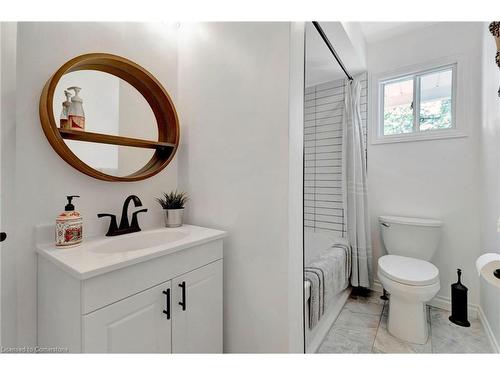 227 Silverbirch Boulevard, Mount Hope, ON - Indoor Photo Showing Bathroom