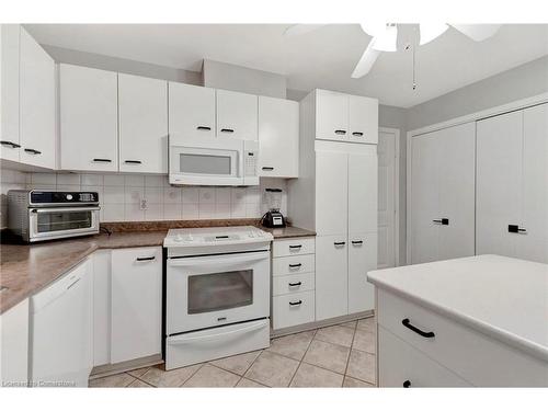 227 Silverbirch Boulevard, Mount Hope, ON - Indoor Photo Showing Kitchen