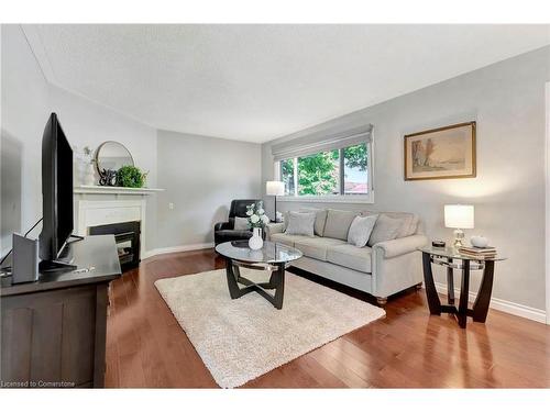 227 Silverbirch Boulevard, Mount Hope, ON - Indoor Photo Showing Living Room