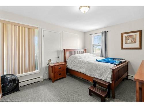 1258 6 Highway N, Hamilton, ON - Indoor Photo Showing Bedroom