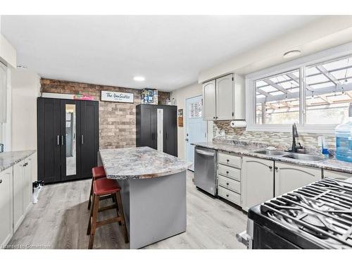 1258 6 Highway N, Hamilton, ON - Indoor Photo Showing Kitchen With Upgraded Kitchen