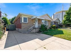 139 Tragina Avenue S Hamilton, ON L8K 2Z9