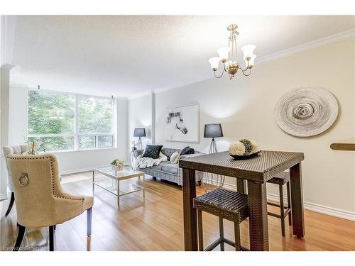 1308-100 Burloak Drive, Burlington, ON - Indoor Photo Showing Dining Room