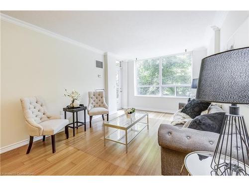 1308-100 Burloak Drive, Burlington, ON - Indoor Photo Showing Living Room