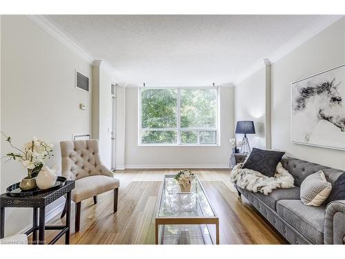 1308-100 Burloak Drive, Burlington, ON - Indoor Photo Showing Living Room