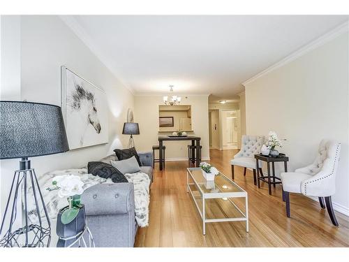 1308-100 Burloak Drive, Burlington, ON - Indoor Photo Showing Living Room