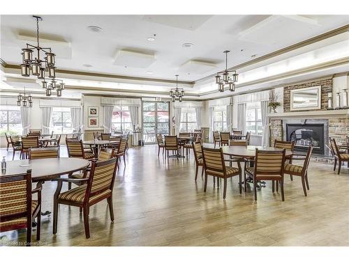 1308-100 Burloak Drive, Burlington, ON - Indoor Photo Showing Dining Room