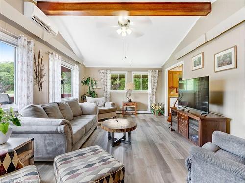 1686 Old Brock Street, Vittoria, ON - Indoor Photo Showing Living Room