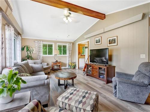 1686 Old Brock Street, Vittoria, ON - Indoor Photo Showing Living Room