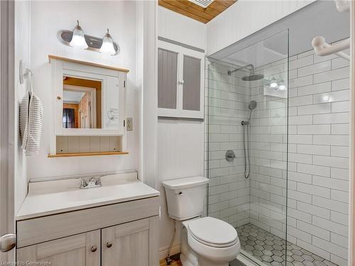 1686 Old Brock Street, Vittoria, ON - Indoor Photo Showing Bathroom