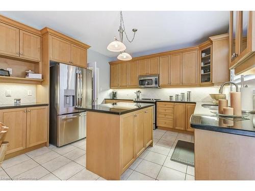 2065 William O'Connell Boulevard, Burlington, ON - Indoor Photo Showing Kitchen