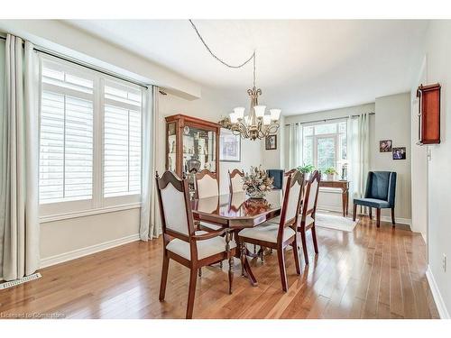 2065 William O'Connell Boulevard, Burlington, ON - Indoor Photo Showing Dining Room