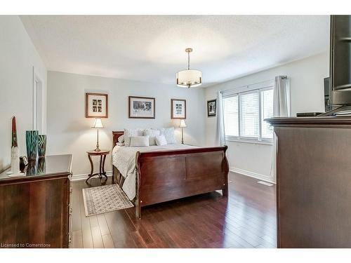 2065 William O'Connell Boulevard, Burlington, ON - Indoor Photo Showing Bedroom