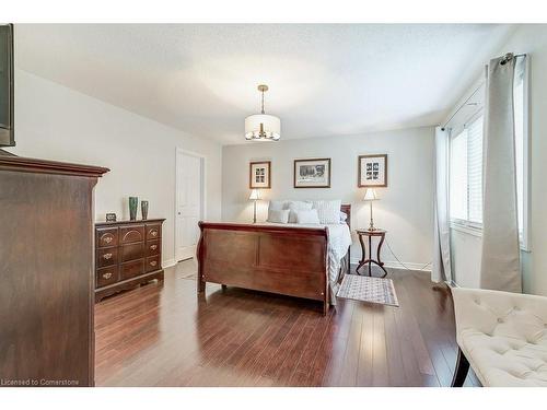 2065 William O'Connell Boulevard, Burlington, ON - Indoor Photo Showing Bedroom