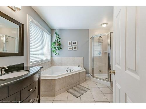 2065 William O'Connell Boulevard, Burlington, ON - Indoor Photo Showing Bathroom