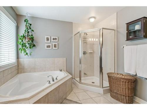 2065 William O'Connell Boulevard, Burlington, ON - Indoor Photo Showing Bathroom