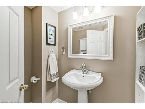 2065 William O'Connell Boulevard, Burlington, ON - Indoor Photo Showing Bathroom