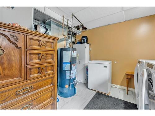 206 Kings Forest Drive, Hamilton, ON - Indoor Photo Showing Laundry Room