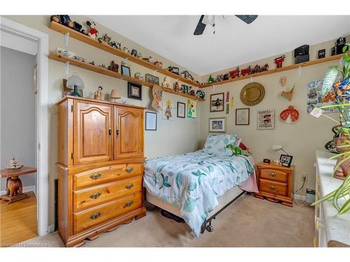 206 Kings Forest Drive, Hamilton, ON - Indoor Photo Showing Bedroom