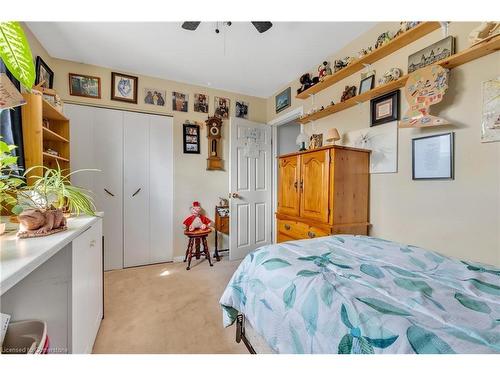 206 Kings Forest Drive, Hamilton, ON - Indoor Photo Showing Bedroom