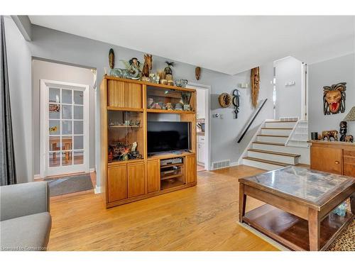 206 Kings Forest Drive, Hamilton, ON - Indoor Photo Showing Living Room