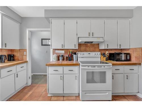 206 Kings Forest Drive, Hamilton, ON - Indoor Photo Showing Kitchen