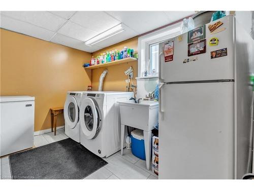 206 Kings Forest Drive, Hamilton, ON - Indoor Photo Showing Laundry Room