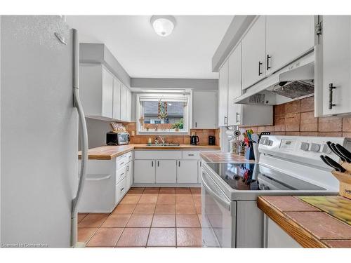 206 Kings Forest Drive, Hamilton, ON - Indoor Photo Showing Kitchen