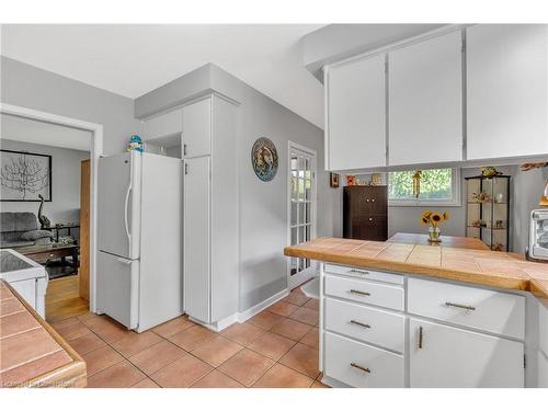 206 Kings Forest Drive, Hamilton, ON - Indoor Photo Showing Kitchen