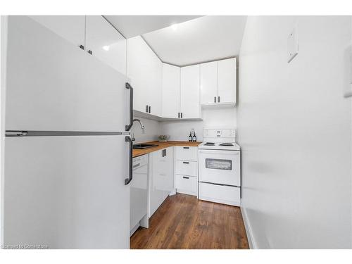 2907-150 Charlton Avenue E, Hamilton, ON - Indoor Photo Showing Kitchen