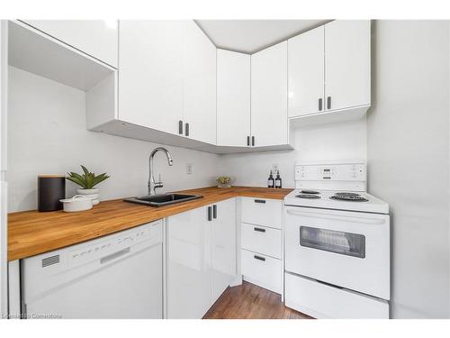 2907-150 Charlton Avenue E, Hamilton, ON - Indoor Photo Showing Kitchen