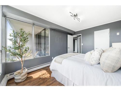 2907-150 Charlton Avenue E, Hamilton, ON - Indoor Photo Showing Bedroom