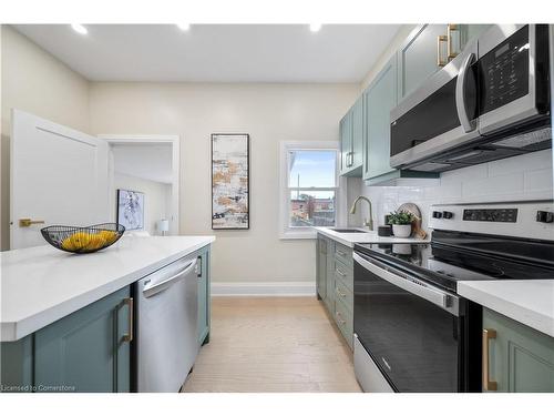 22 Windsor Street, Hamilton, ON - Indoor Photo Showing Kitchen