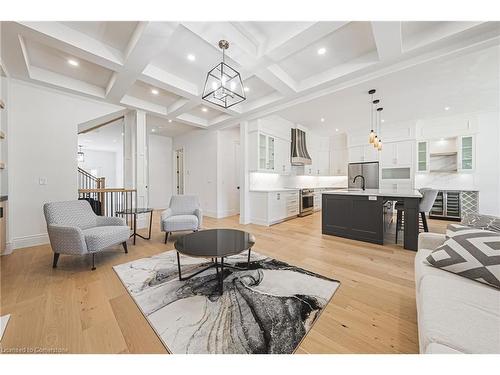 27 Cielo Court, Hamilton, ON - Indoor Photo Showing Living Room