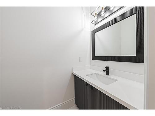 27 Cielo Court, Hamilton, ON - Indoor Photo Showing Bathroom