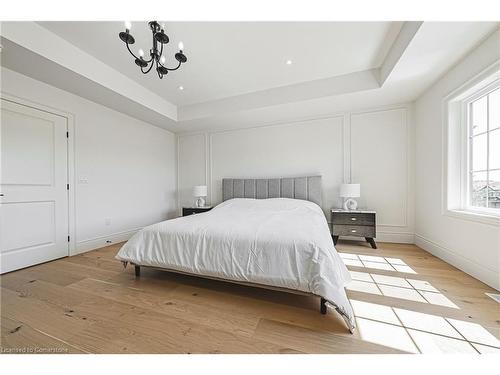 27 Cielo Court, Hamilton, ON - Indoor Photo Showing Bedroom