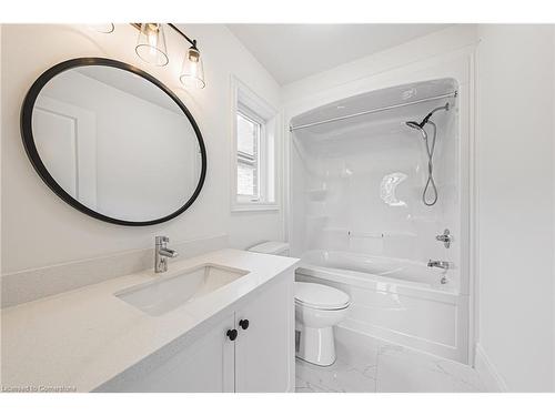 27 Cielo Court, Hamilton, ON - Indoor Photo Showing Bathroom