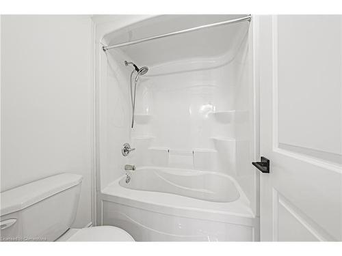 27 Cielo Court, Hamilton, ON - Indoor Photo Showing Bathroom