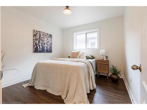 256 Charlton Avenue E, Hamilton, ON - Indoor Photo Showing Bedroom