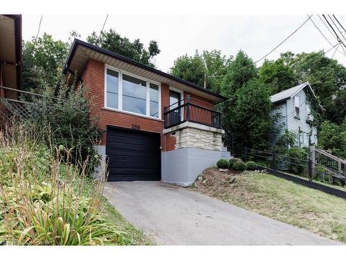 256 Charlton Avenue E, Hamilton, ON - Outdoor