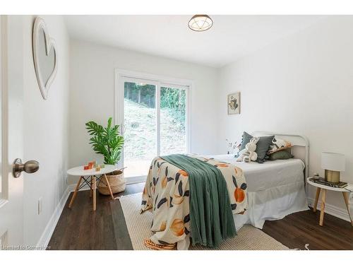 256 Charlton Avenue E, Hamilton, ON - Indoor Photo Showing Bedroom