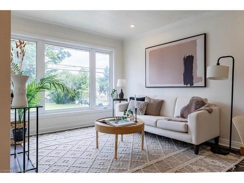 256 Charlton Avenue E, Hamilton, ON - Indoor Photo Showing Living Room