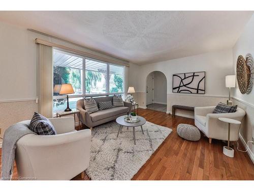 56 Church Street, Stoney Creek, ON - Indoor Photo Showing Living Room