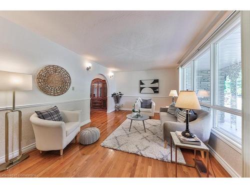 56 Church Street, Stoney Creek, ON - Indoor Photo Showing Living Room