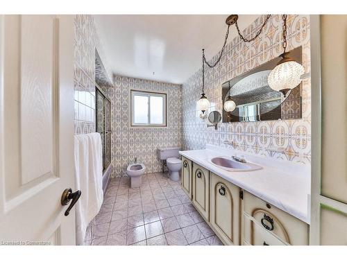 56 Church Street, Stoney Creek, ON - Indoor Photo Showing Bathroom