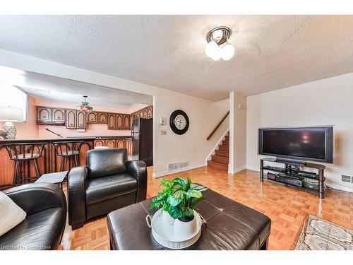 56 Church Street, Stoney Creek, ON - Indoor Photo Showing Living Room