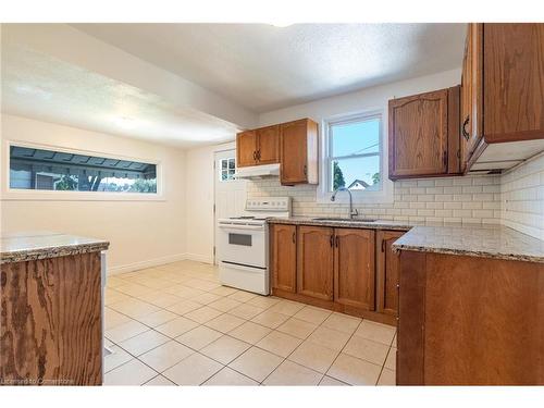 125 Melrose Avenue N, Hamilton, ON - Indoor Photo Showing Kitchen