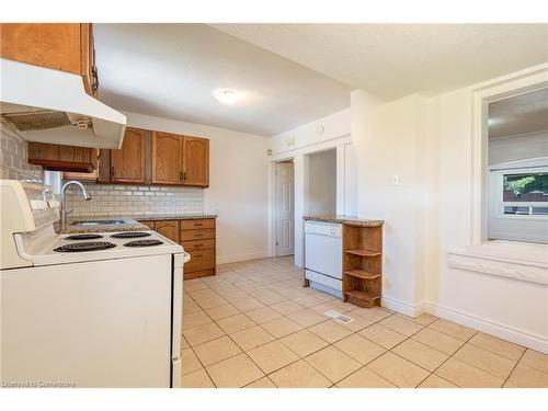 125 Melrose Avenue N, Hamilton, ON - Indoor Photo Showing Kitchen